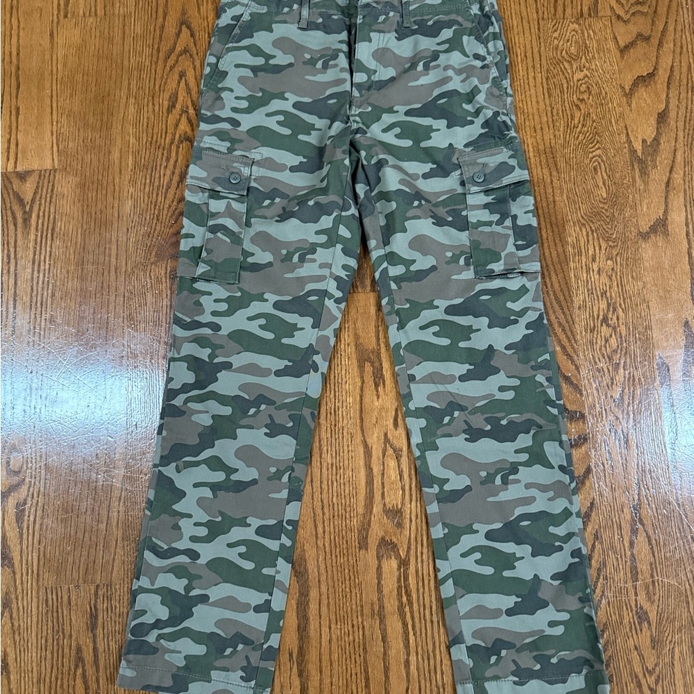 Amazon Essentials Green Camouflage Cargo Pants Un… - image 1